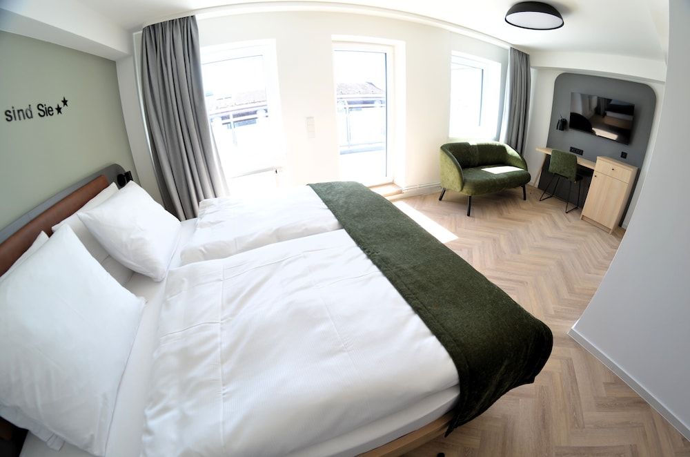 Cinema City Hotel Europaplatz Karlsruhe Comfort Double Room, Balcony, City View 2