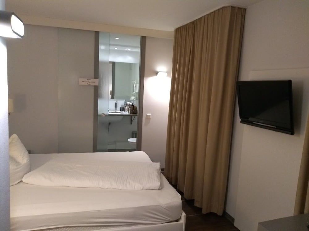 Altstadt Hotel Wertheim Classic Double or Twin Room, Non Smoking, Private Bathroom 3