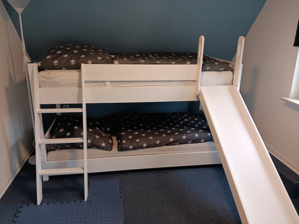 House, 3 Bedrooms, Balcony
