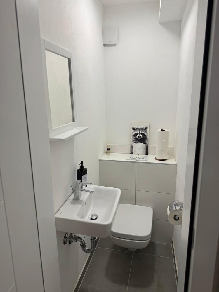 KC Hostings - Prestige Apartments Standard Condo 8