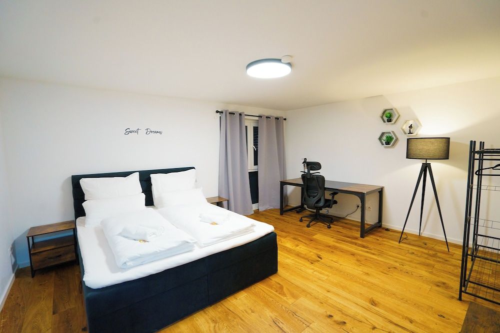 KC Hostings - Prestige Apartments Deluxe Condo 3