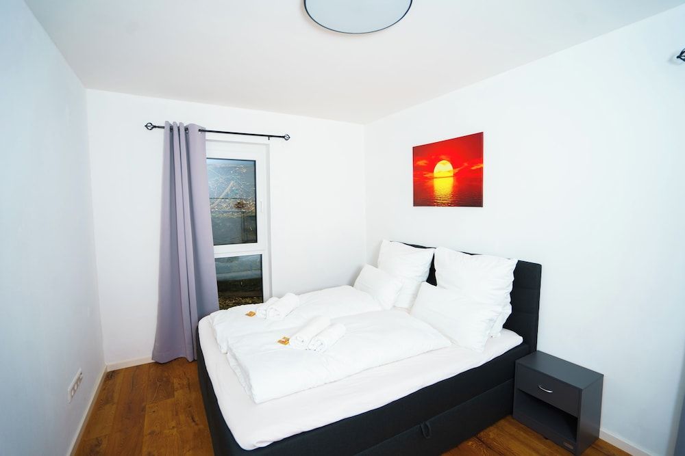 KC Hostings - Prestige Apartments Deluxe Condo 2