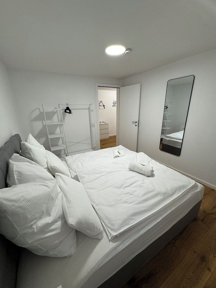 KC Hostings - Prestige Apartments Superior Condo 12