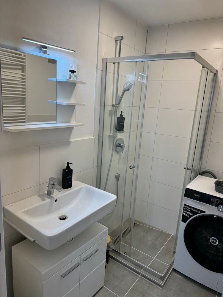 KC Hostings - Prestige Apartments Standard Condo 6