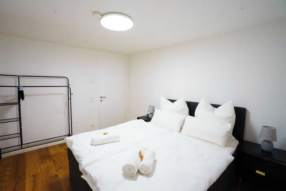 KC Hostings - Prestige Apartments Superior Condo 2