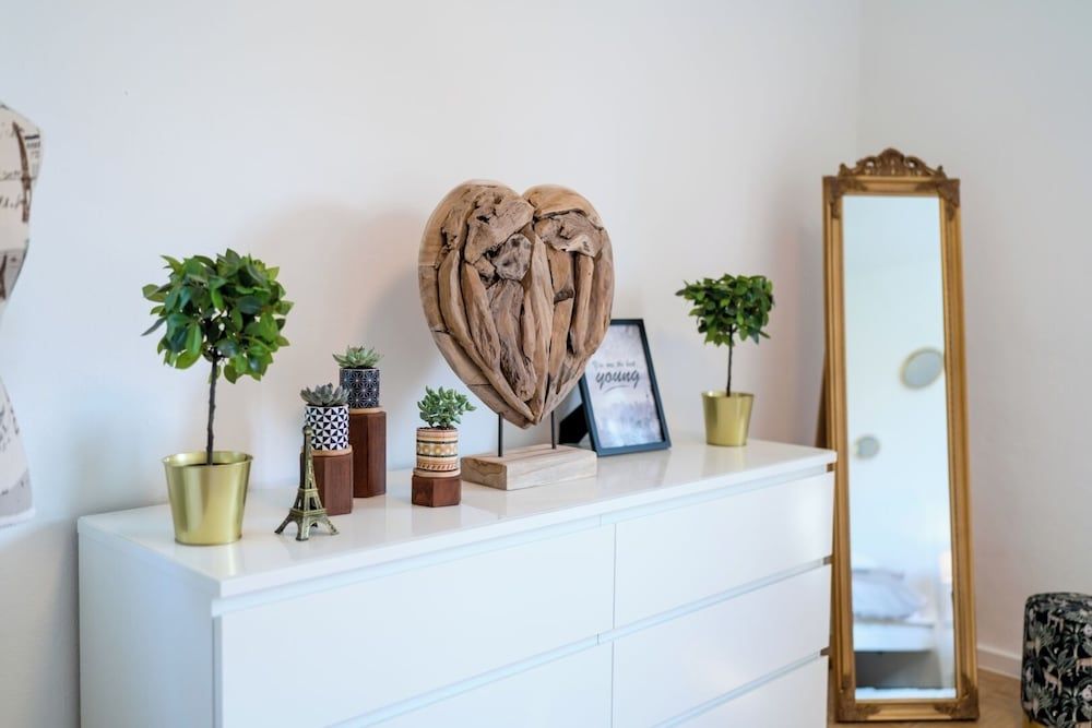 2OG L- 70m2 2-Zimmer Wohnung Deluxe Condo, Balcony, Mountain View 8