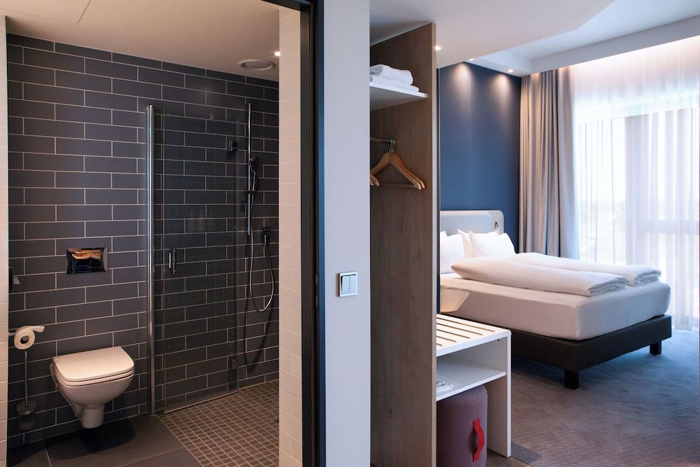 Holiday Inn Express & Suites Monheim Am Rhein by IHG Standard Room, 1 Queen Bed with Sofa bed 6