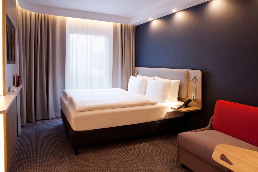 Holiday Inn Express & Suites Monheim Am Rhein by IHG Standard Room, 1 Queen Bed with Sofa bed 3