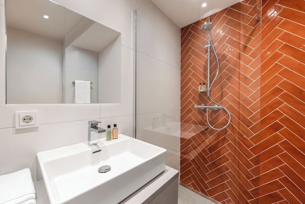 Aiden by Best Western Velbert Comfort Room, 1 King Bed (Walk-in Shower;Comfort Plus) 3