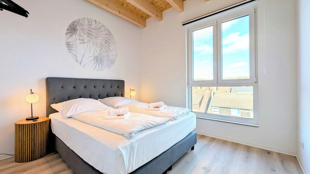 Luxury Penthouse, 3 Bedrooms, 2 Bathrooms, City View