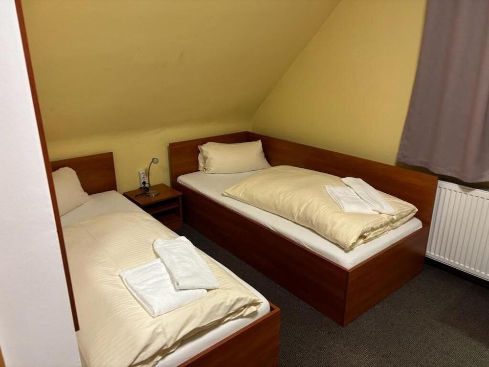 Garbsen Wohnkomfort Basic Apartment, 3 Twin Beds, Non Smoking, Kitchenette 3