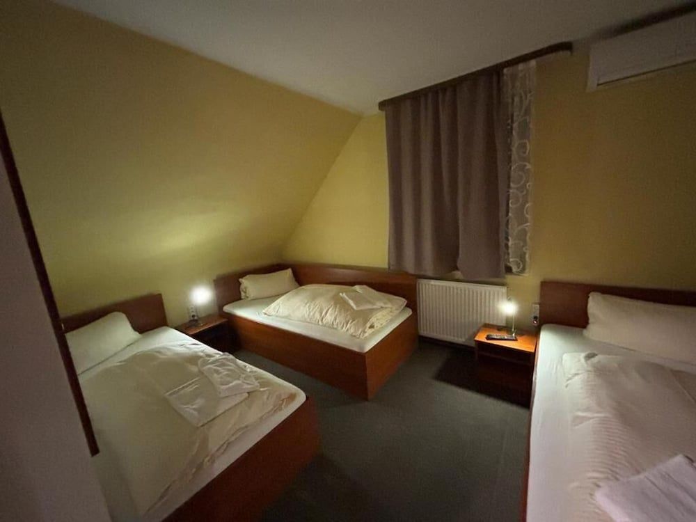 Garbsen Wohnkomfort Basic Apartment, 3 Twin Beds, Non Smoking, Kitchenette 2