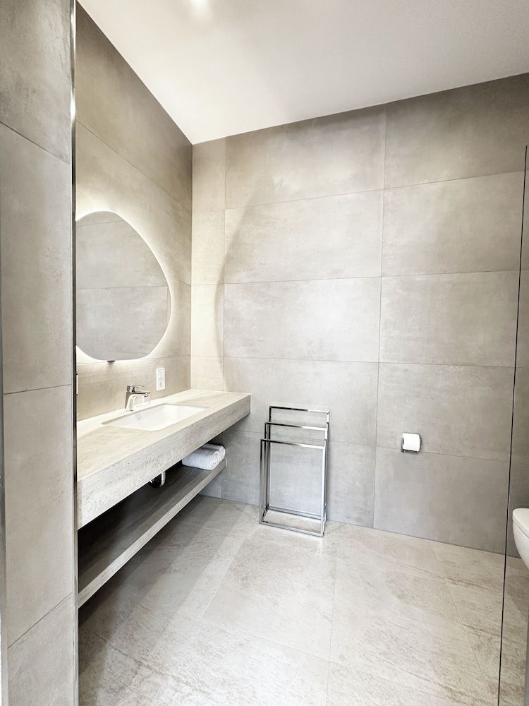 Treasury Hotel Comfort Twin Room 6