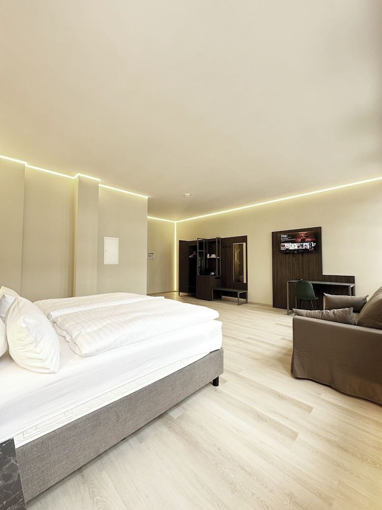 Treasury Hotel Standard Triple Room 3