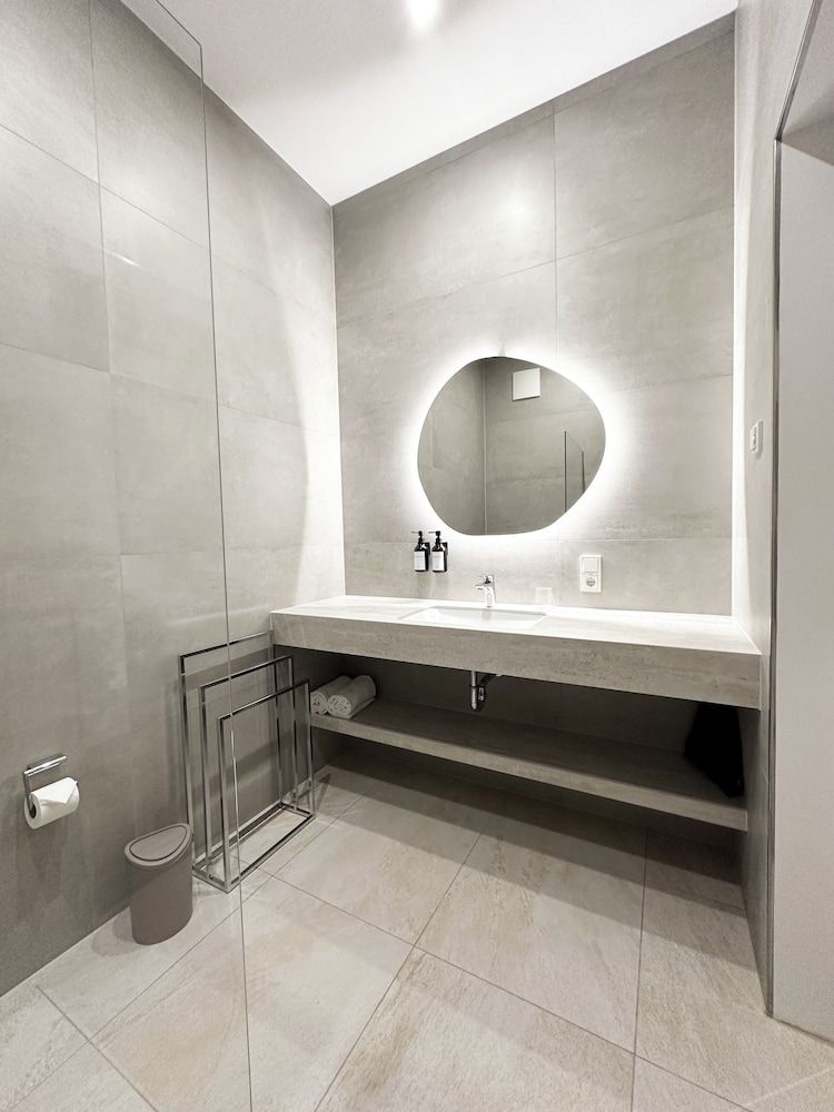 Treasury Hotel Basic Double Room 5