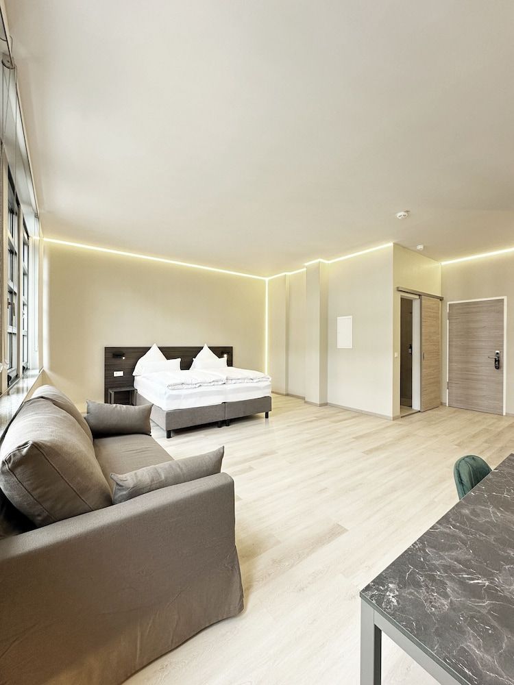 Treasury Hotel Standard Triple Room 2