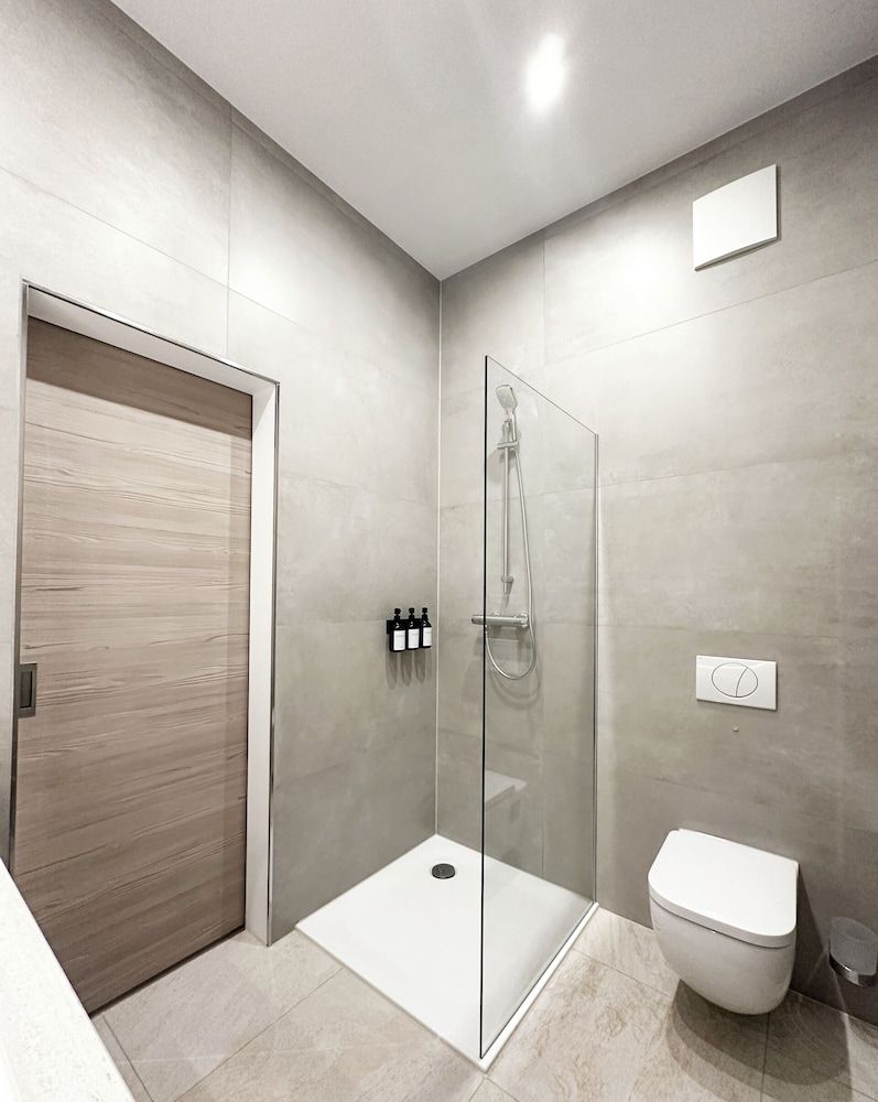 Treasury Hotel Basic Double Room 6