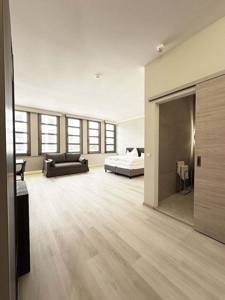 Treasury Hotel Standard Triple Room 10