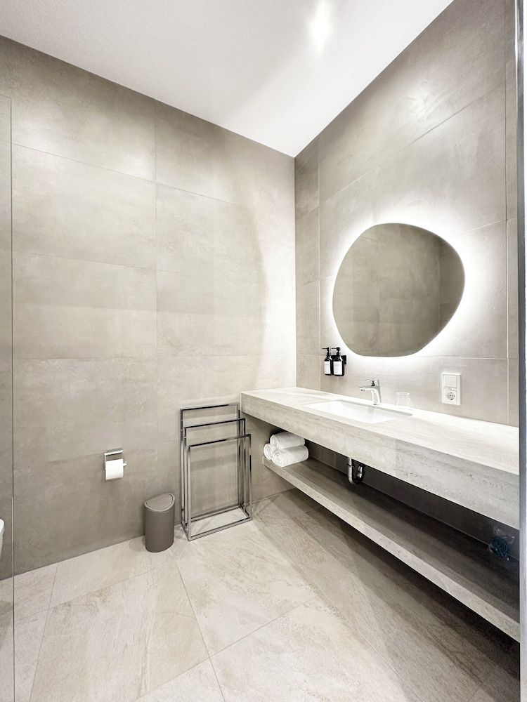 Treasury Hotel Basic Double Room 4