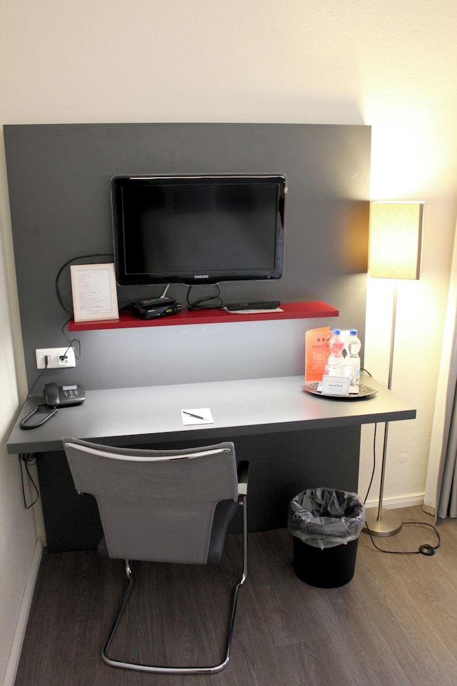 Central Hotel Double Room 12