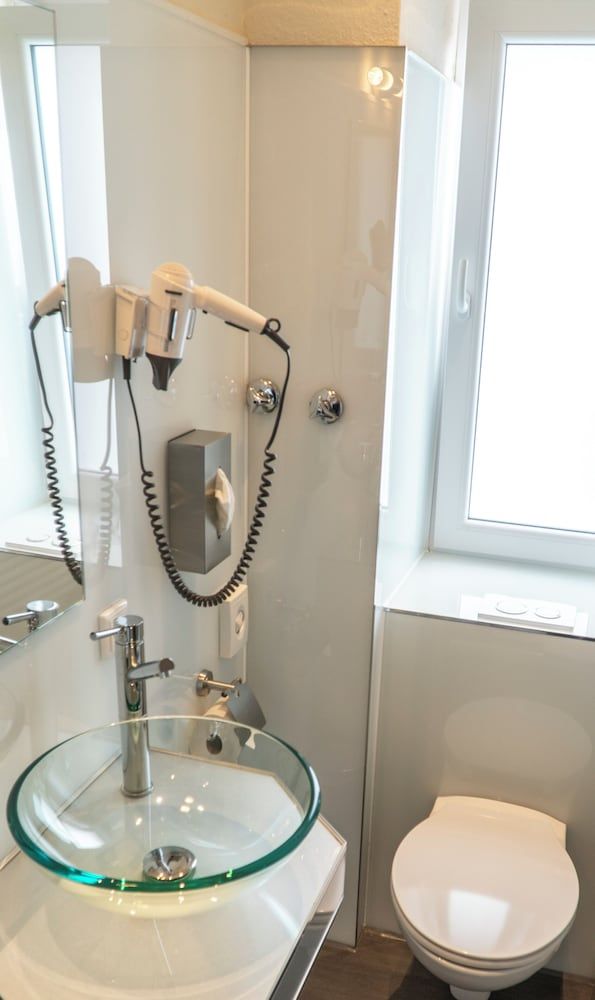 Central Hotel Double Room 8