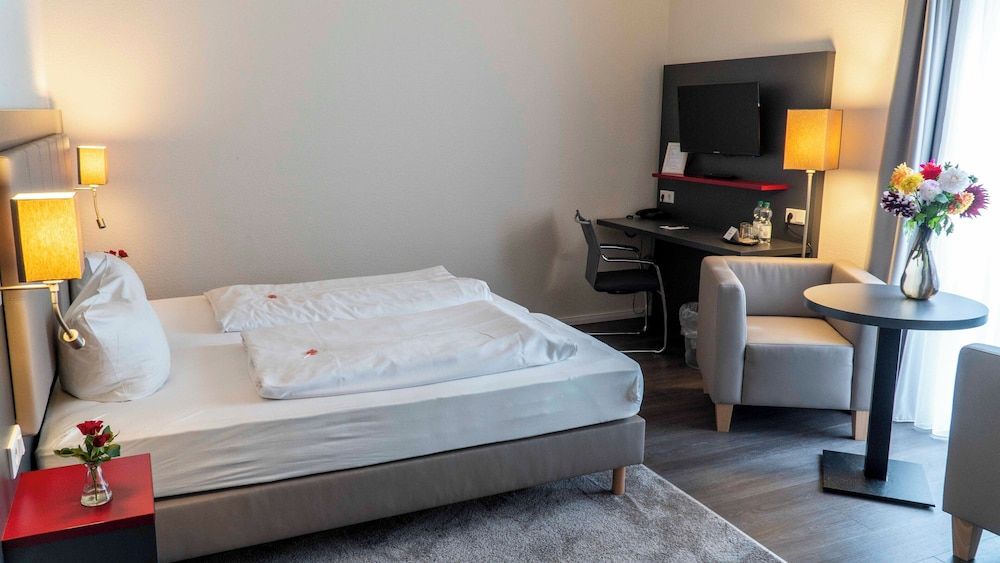 Central Hotel Double Room 4