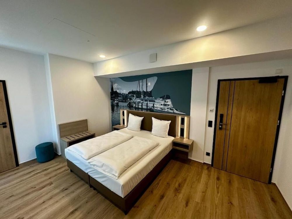 Central Hotel Double Room 7