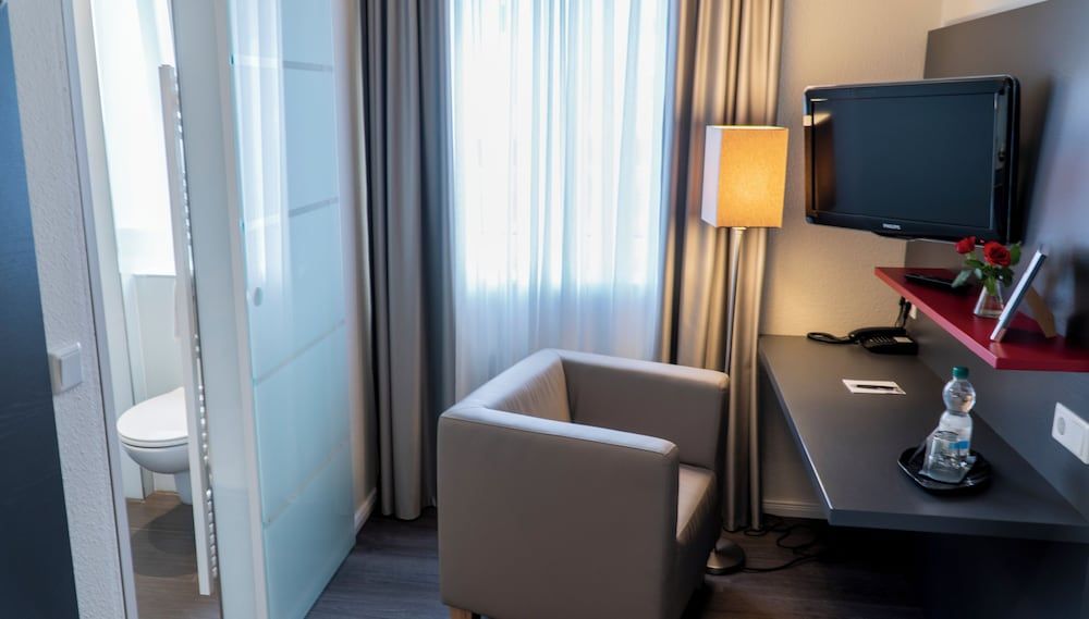 Central Hotel Double Room 13