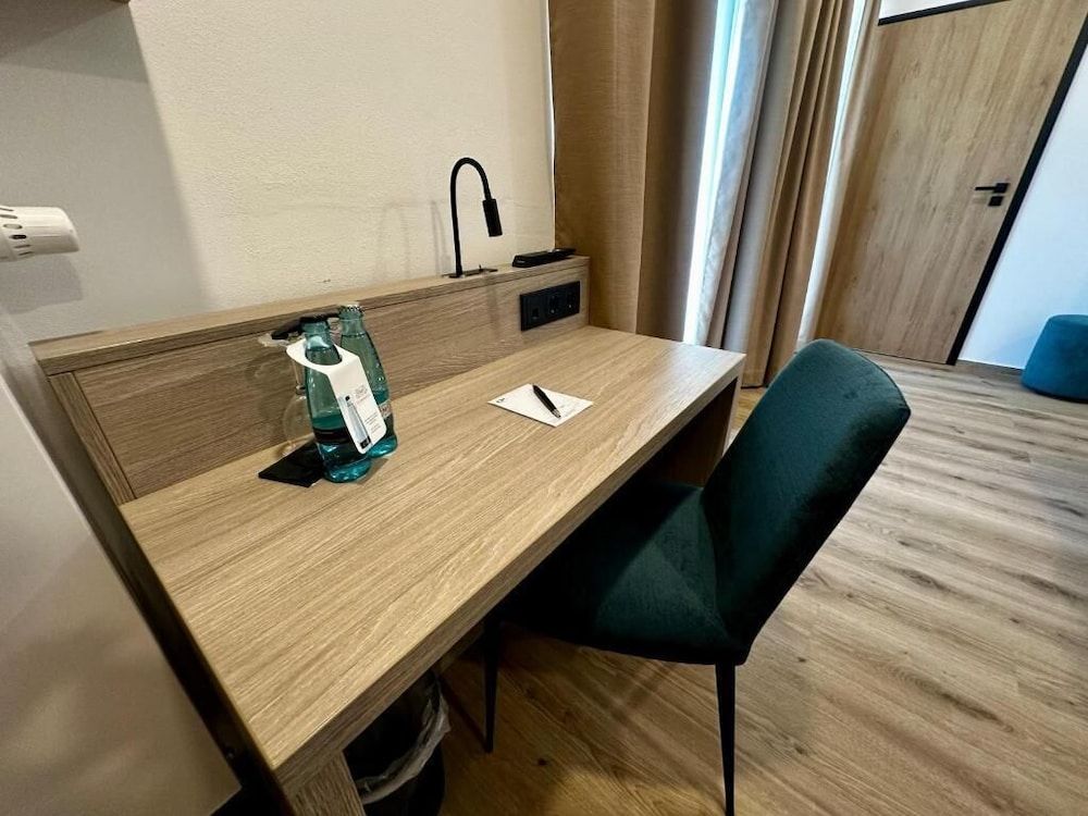 Central Hotel Double Room 14