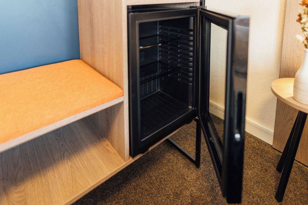 Myky Hotel Pinneberg Twin Room, Private Bathroom, Garden View 11