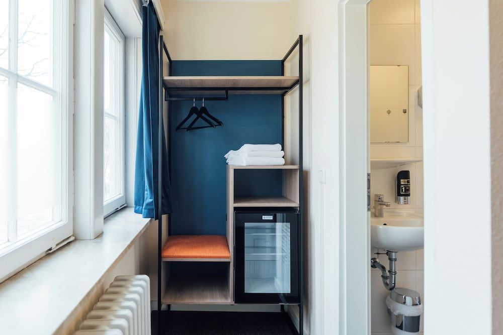 Myky Hotel Pinneberg Twin Room, Private Bathroom, Garden View 7