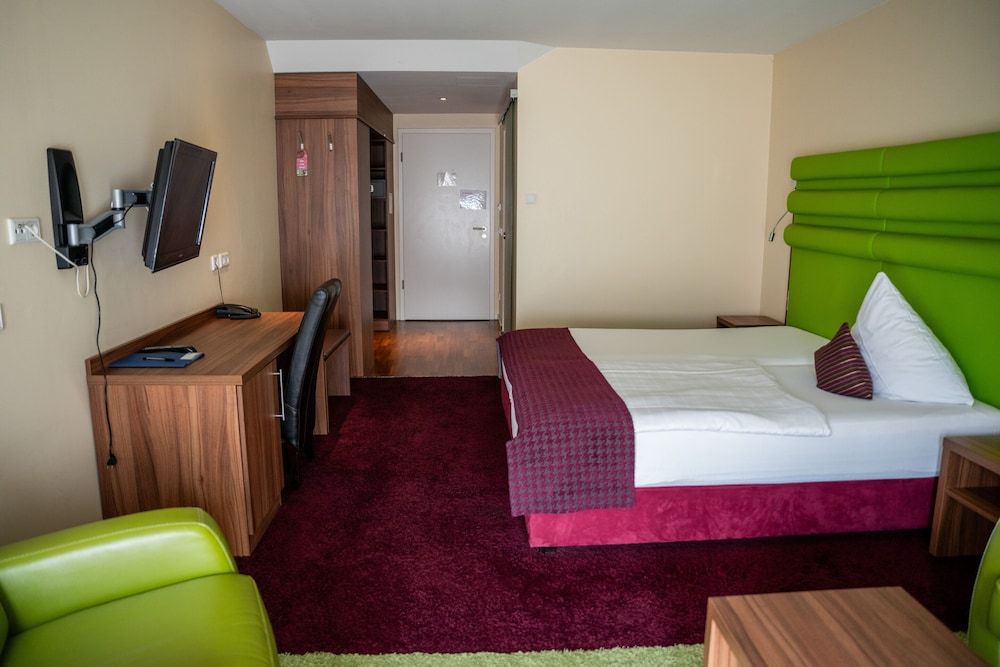 Hotel am Schlosspark Comfort Suite, Accessible, Ensuite 2