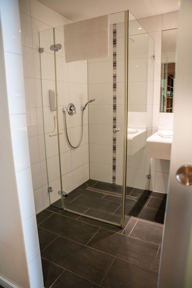 Hotel am Schlosspark Comfort Suite, Accessible, Ensuite 3