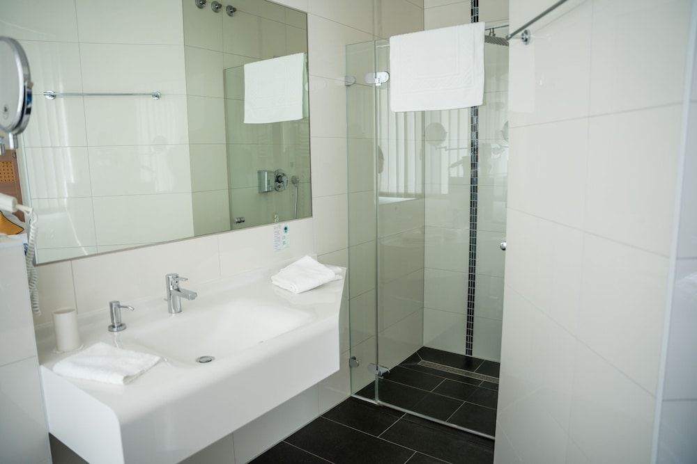 Hotel am Schlosspark Comfort Double Room, Accessible, Ensuite 5