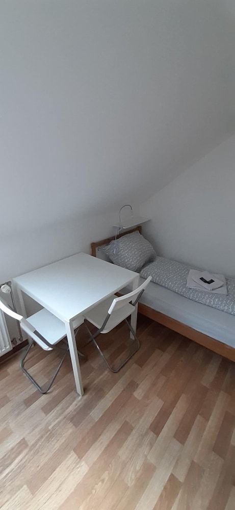 Twin Room (#413)