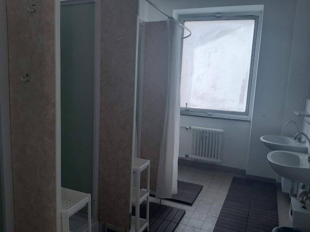 Twin Room (#203)