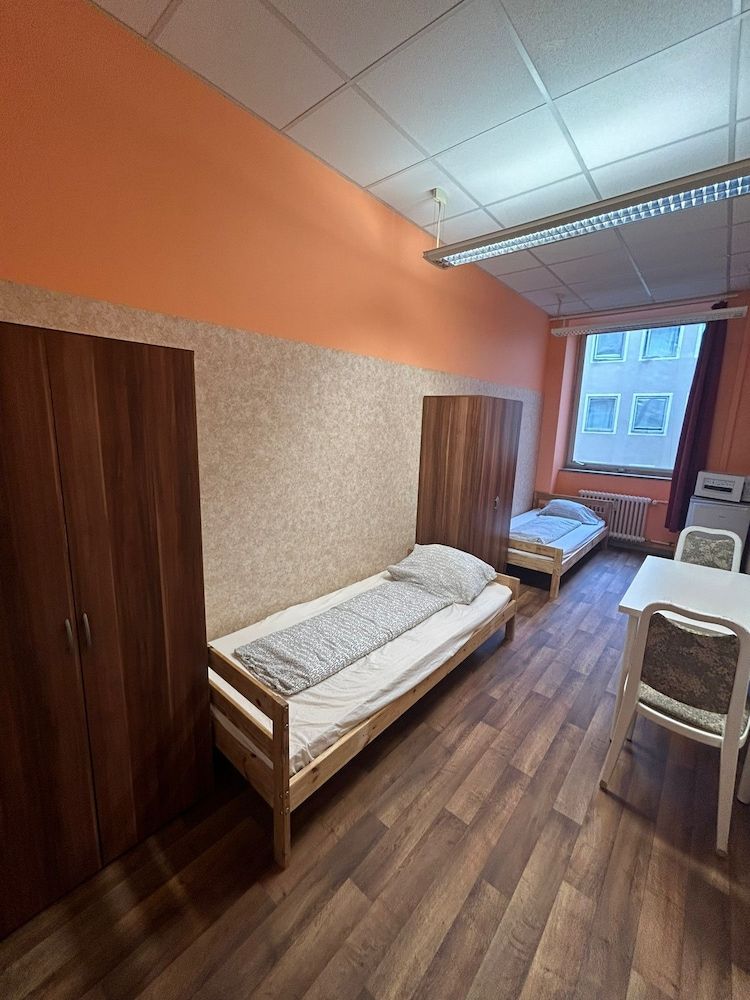 Twin Room (#121)