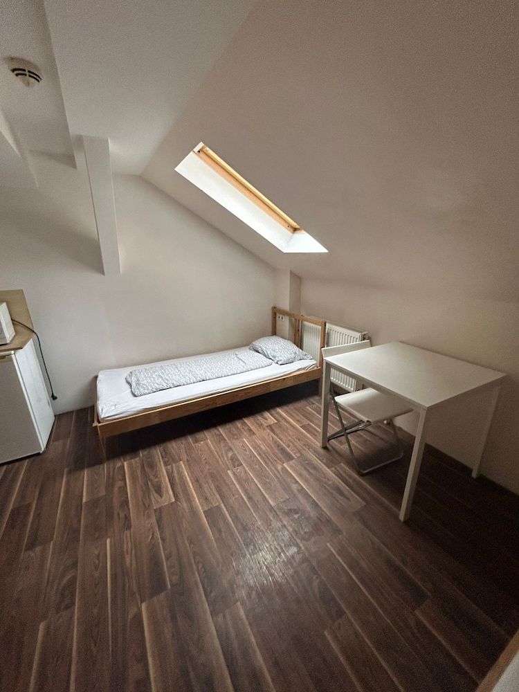 Twin Room (#410)