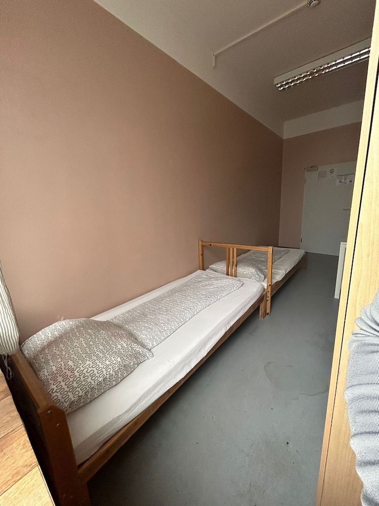 Twin Room (#305)