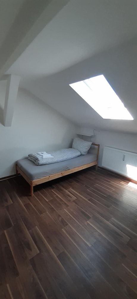 Twin Room (#406)