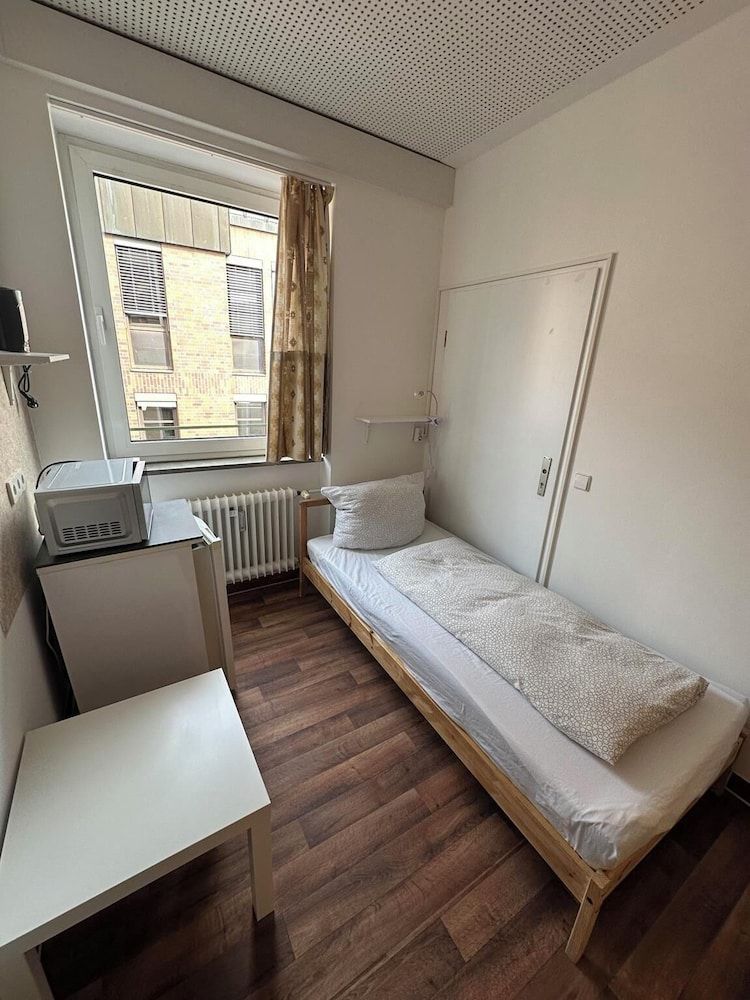 Twin Room (#312)