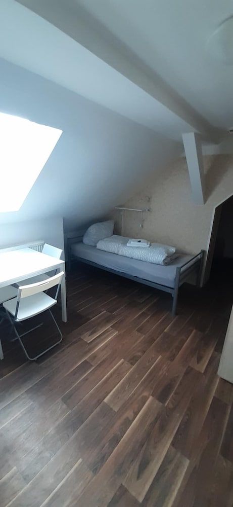 Twin Room (#414)