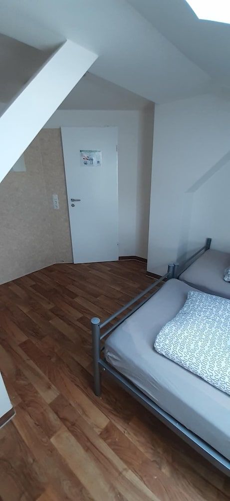 Twin Room (#403)
