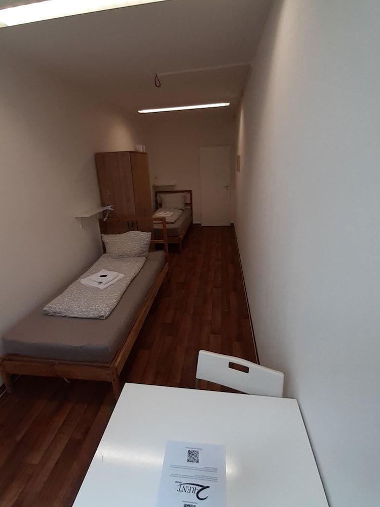Twin Room (#009)