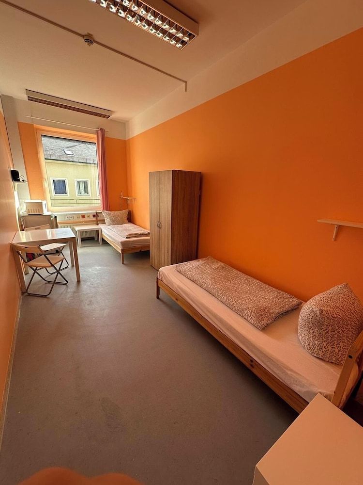 Twin Room (#309)