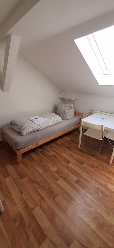 Twin Room (#409)