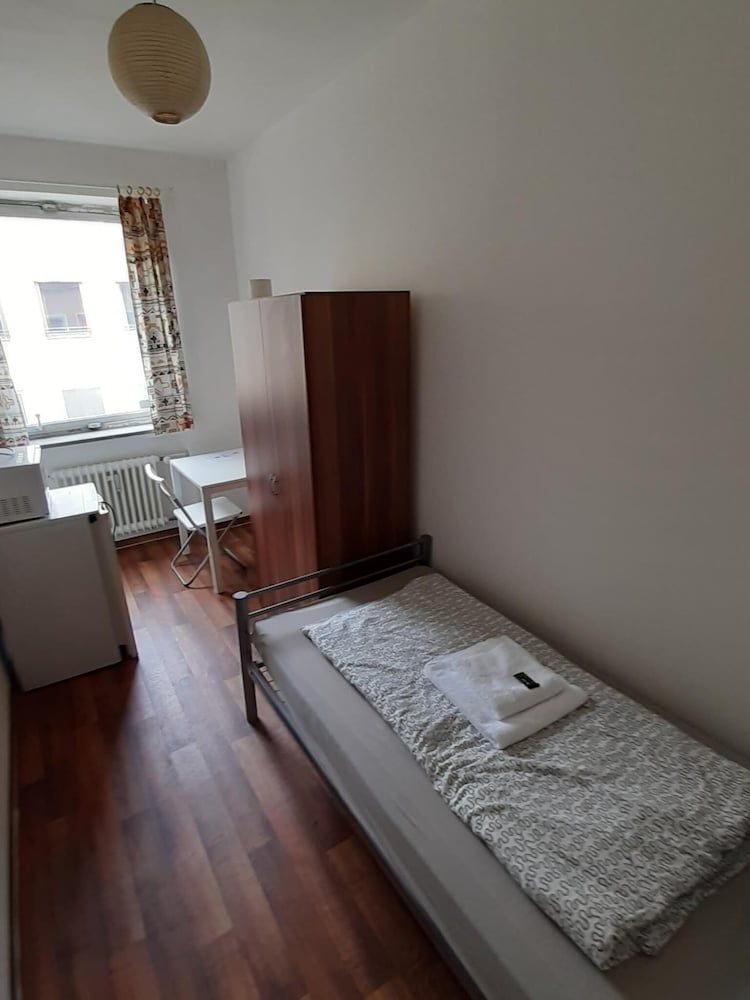 Single Room (#323)
