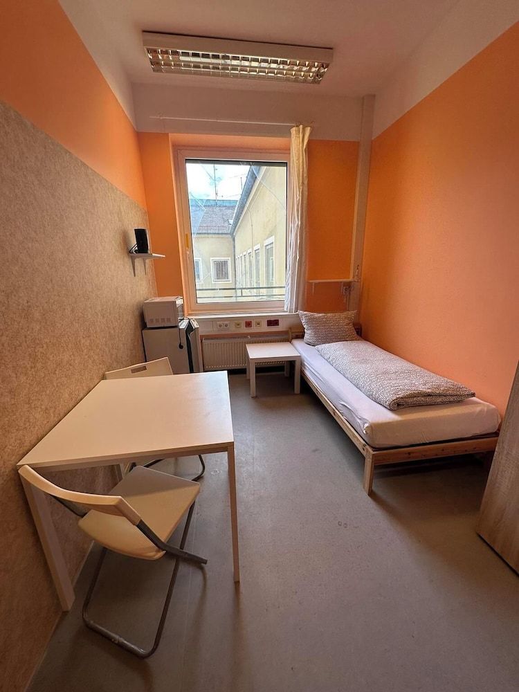 Twin Room (#311)
