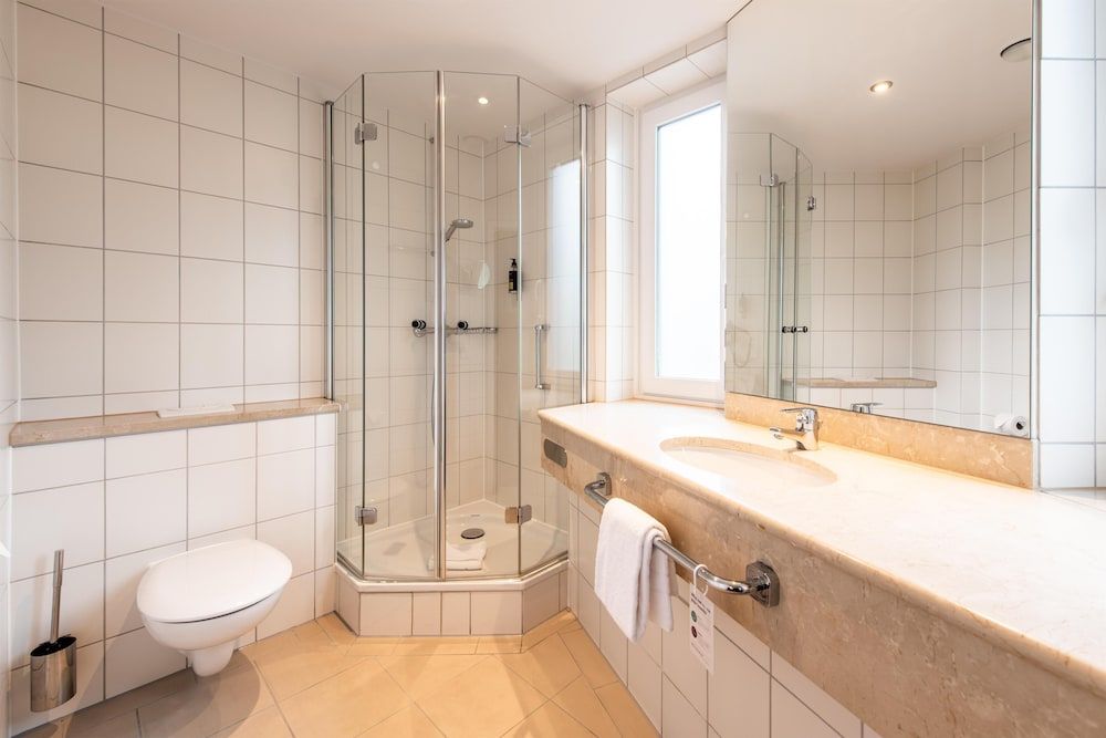 Premier Inn Braunschweig City Centre Standard Quadruple Room 2