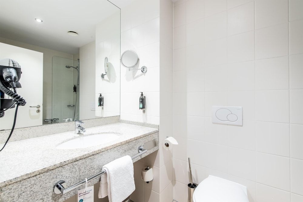 Premier Inn Braunschweig City Centre Standard Quadruple Room 3